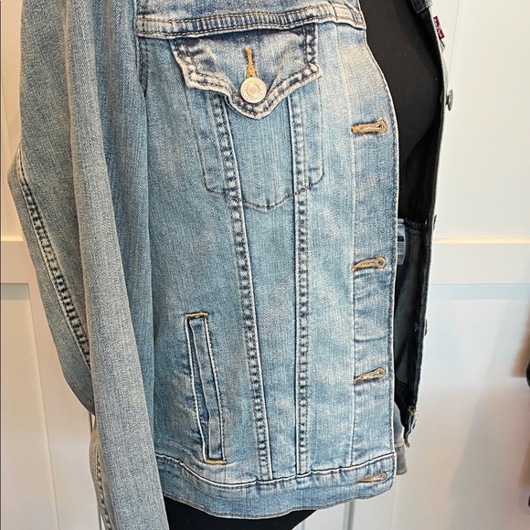 Levi's Light Blue Jean Jacket for Women - Picture 7 of 9